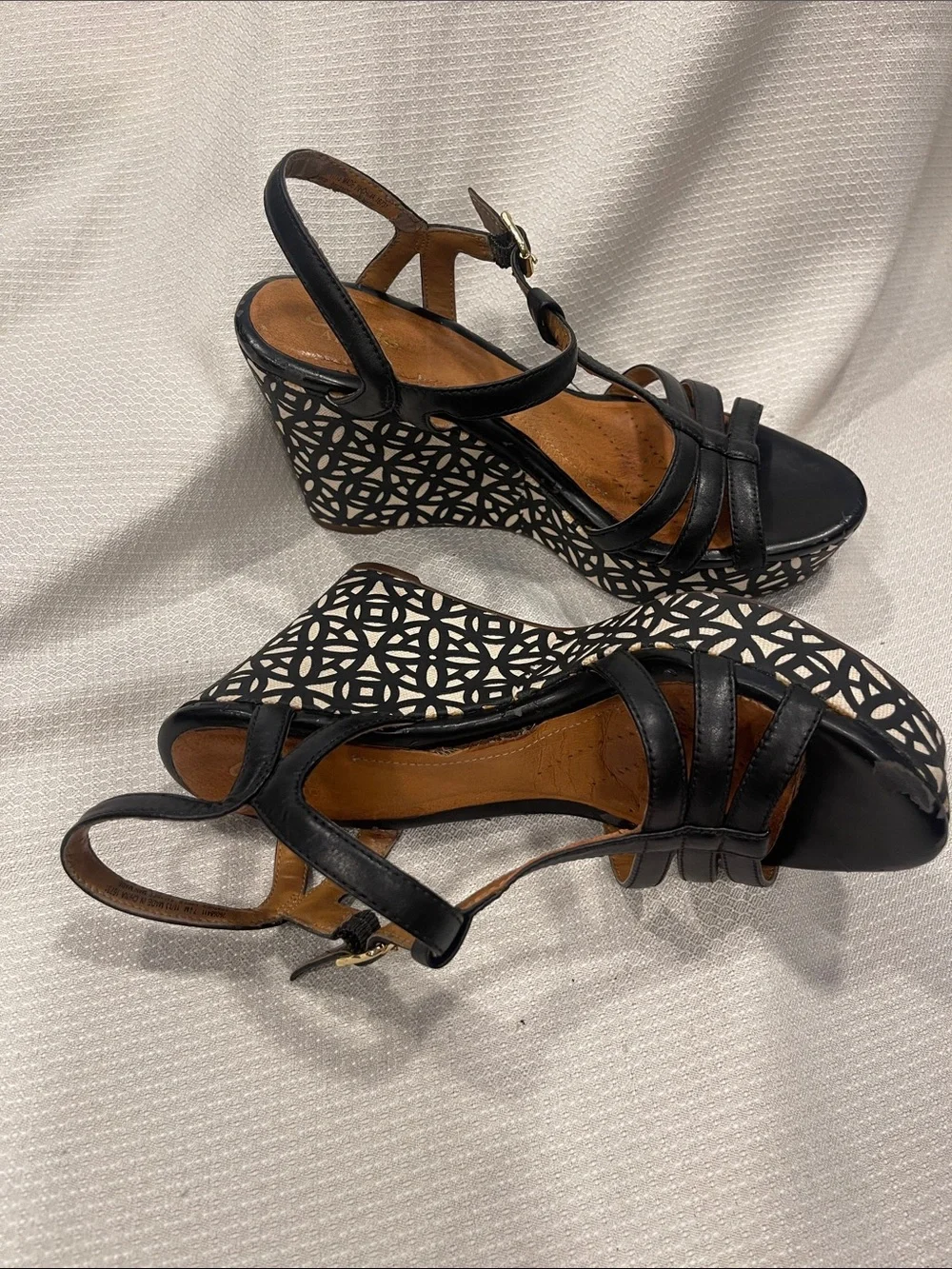 Clarks Artisan Amelia Avery Black Leather Patterned Wedge Sandals 7.5